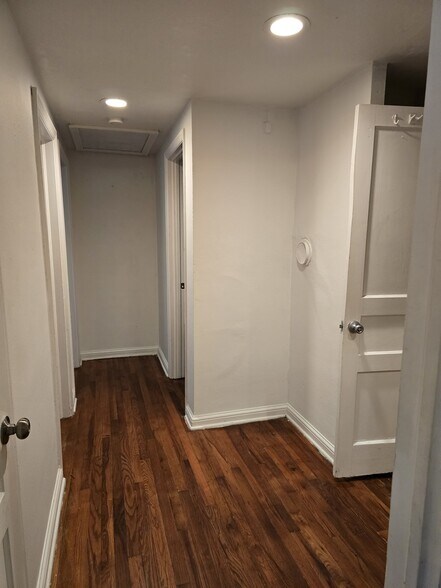 Building Photo - 744 California St