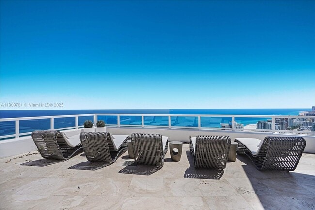 Building Photo - 4401 Collins Ave