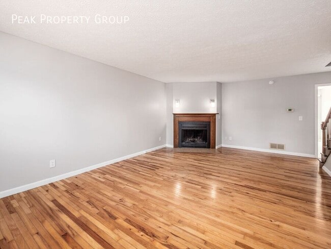 Building Photo - 2017 Queensgate Ln