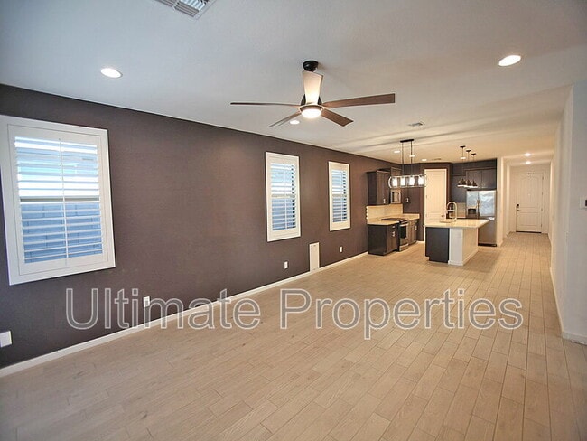 Building Photo - 12639 W Country Club Trail