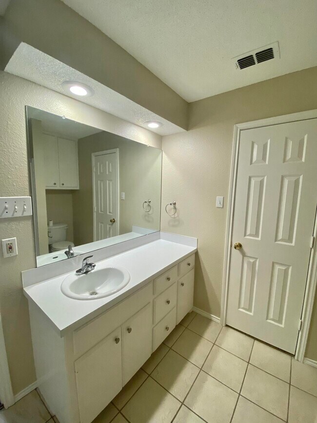 Building Photo - 8107 Temple Ave