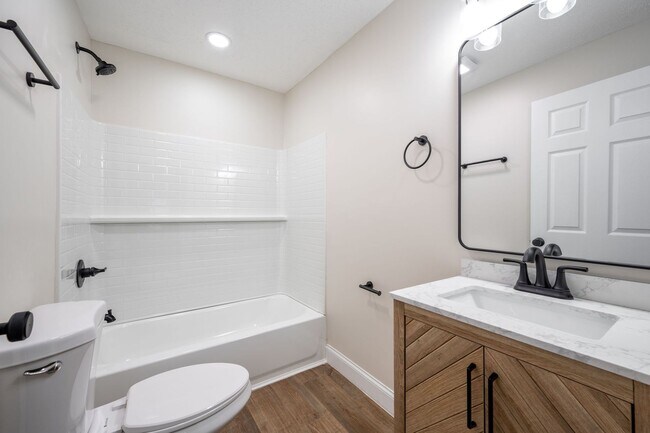 Building Photo - 640 Mission Ridge Rd