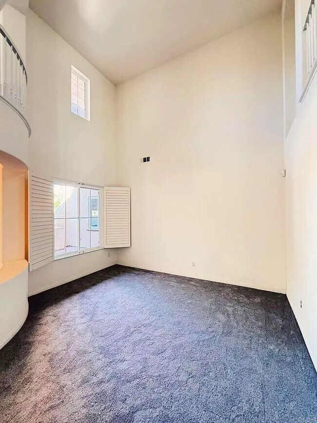 Building Photo - 5BD/4.5BA, 3,500 sq. ft. San Marcos Home