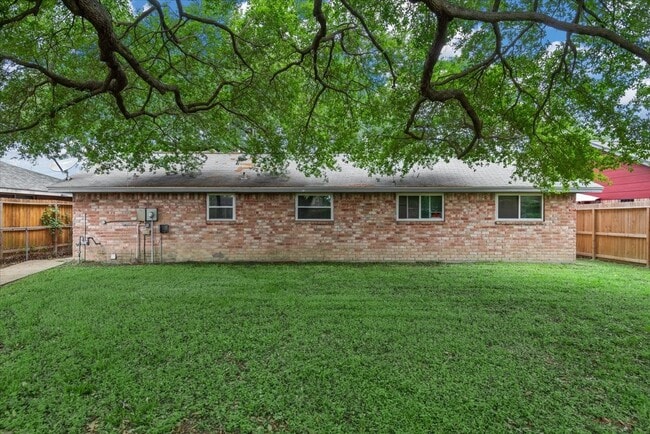 Building Photo - 1935 Barnsley Ln