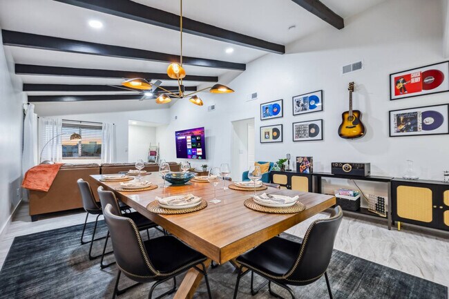 Building Photo - 131 Mescal Loop