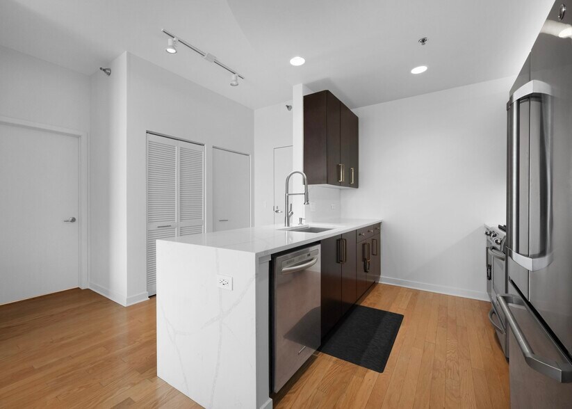 Building Photo - 303 W Ohio St