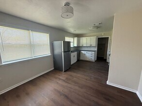 Building Photo - Renovated 3-bedroom house!  Housing accepted!