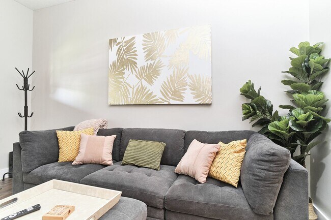 Building Photo - Fully Furnished 2BD Duplex in the Heart of...