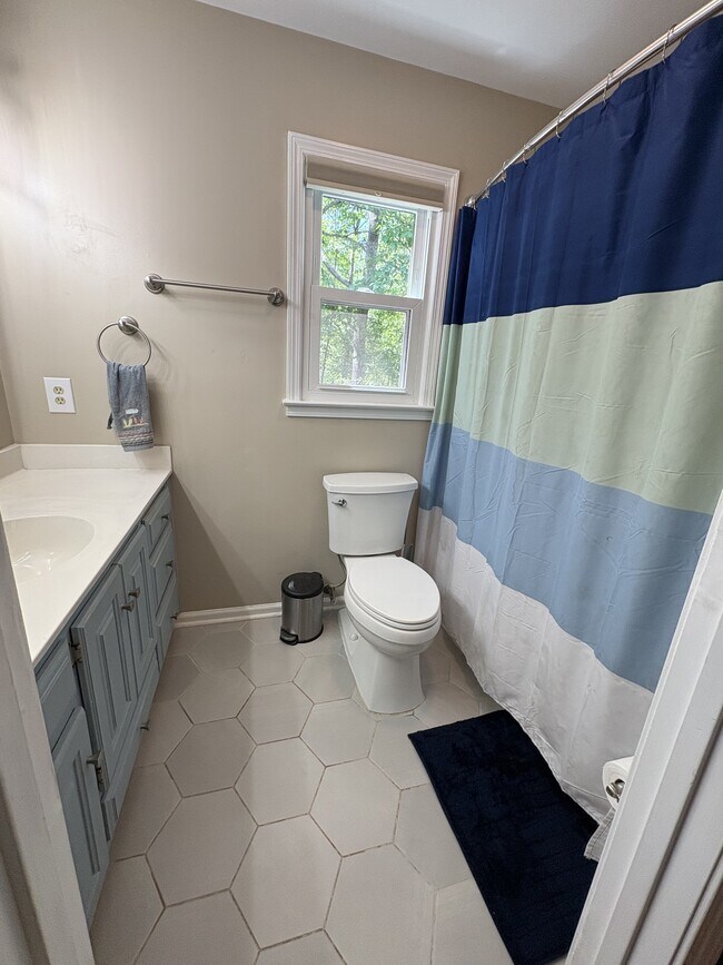 Building Photo - 321 N Valley View Dr