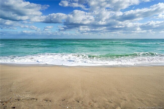 Building Photo - 184 NE Edgewater Dr