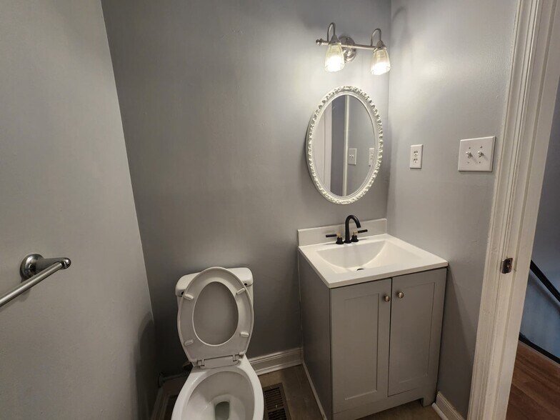Building Photo - 4703 Rookewood Plz