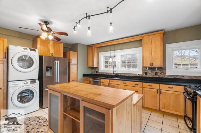 Building Photo - Asheville - Historic Charm Meets Modern Living!