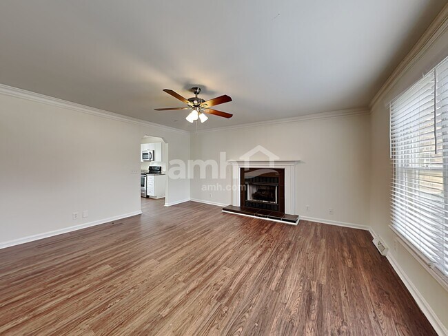 Building Photo - 204 Hardwood Road
