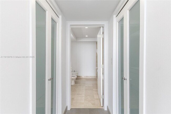 Building Photo - 1800 Sunset Harbour Dr