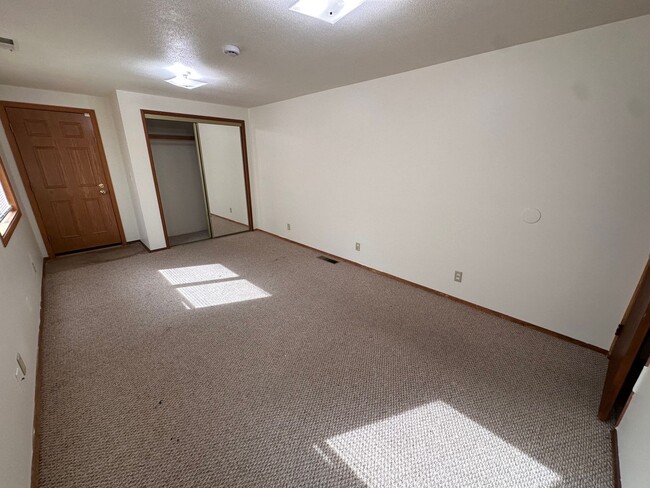 Building Photo - SeaTac rambler ready for its next residents!