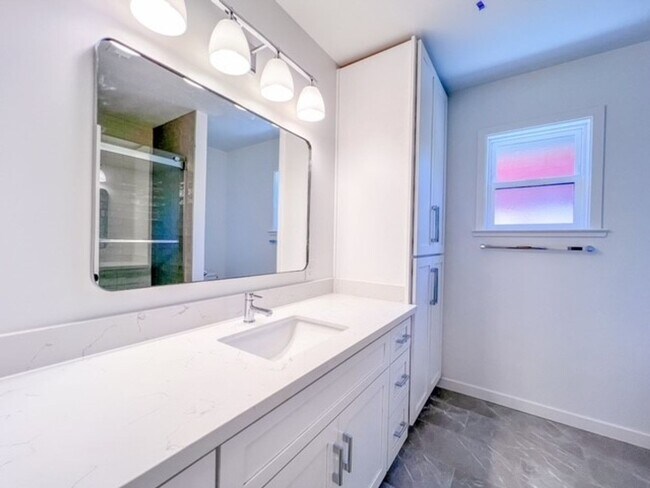 Building Photo - Beautifully Remodeled Three Bedroom Home