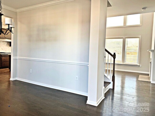 Building Photo - 7011 Kingfisher Way