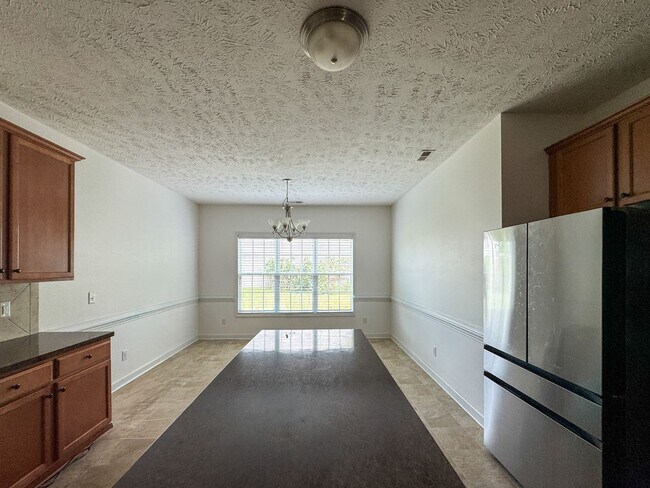 Building Photo - Lovely 4 Bed 2 Bath Home in Westgate