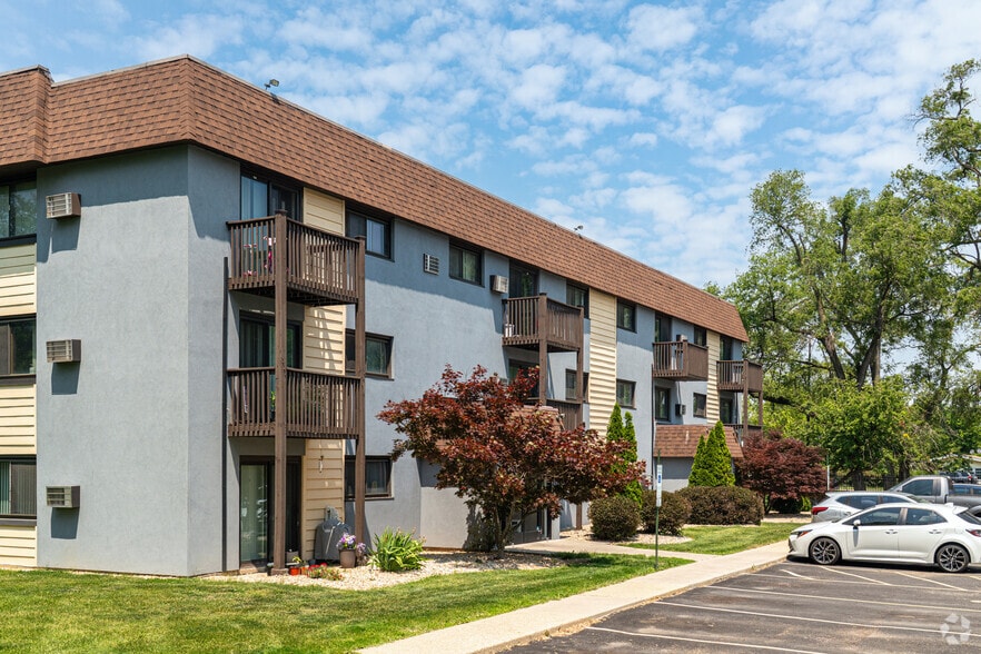 Primary Photo - Regents Park Apartments