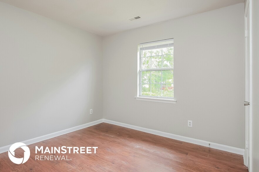Building Photo - 413 Pineland Ave