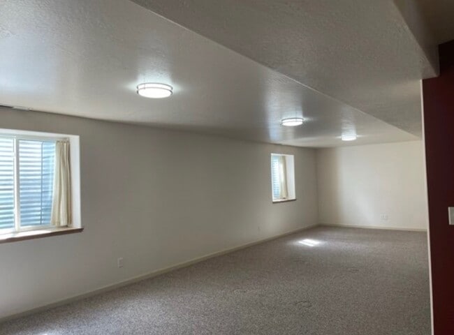 Building Photo - Bauer Rentals - 245 N. DAVIS ST