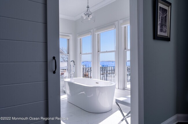 Building Photo - 709 Princeton Ave