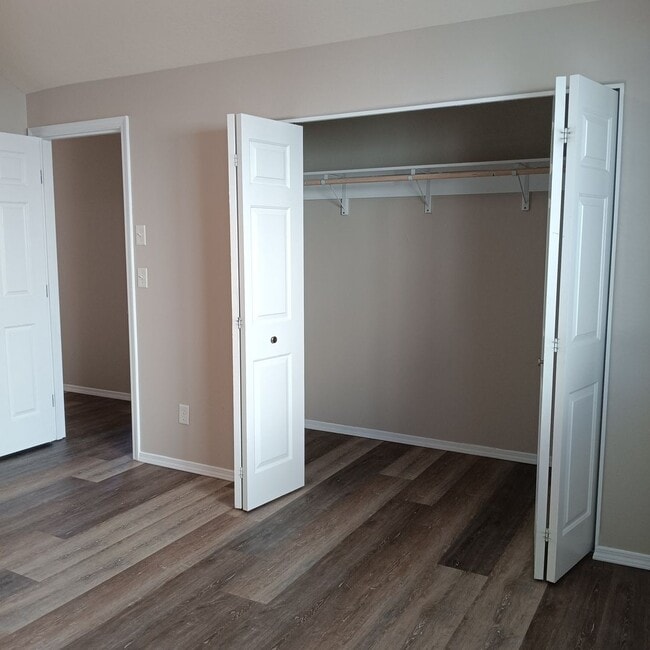 Building Photo - Relax and Enjoy Your Next Home in Monouth!