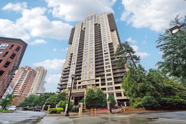 Building Photo - Renovated Condo with Skyline Views