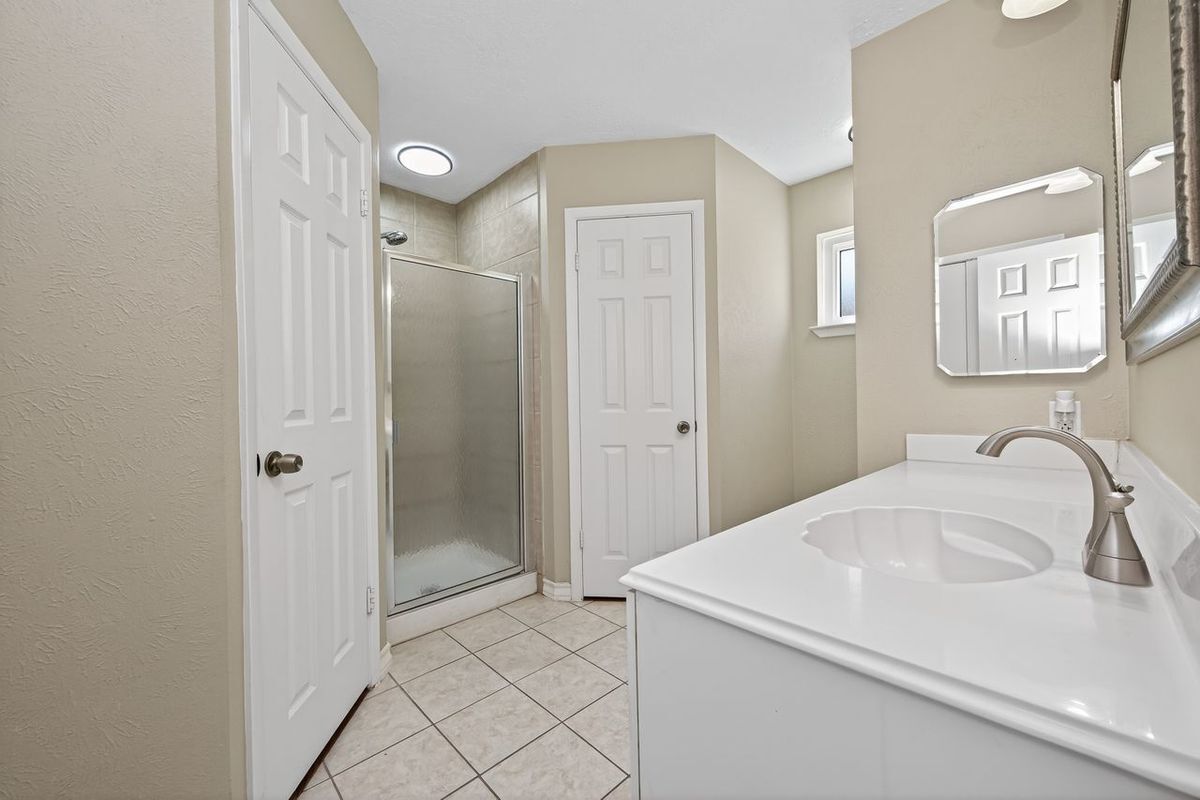 Building Photo - 18918 Droitwich Dr