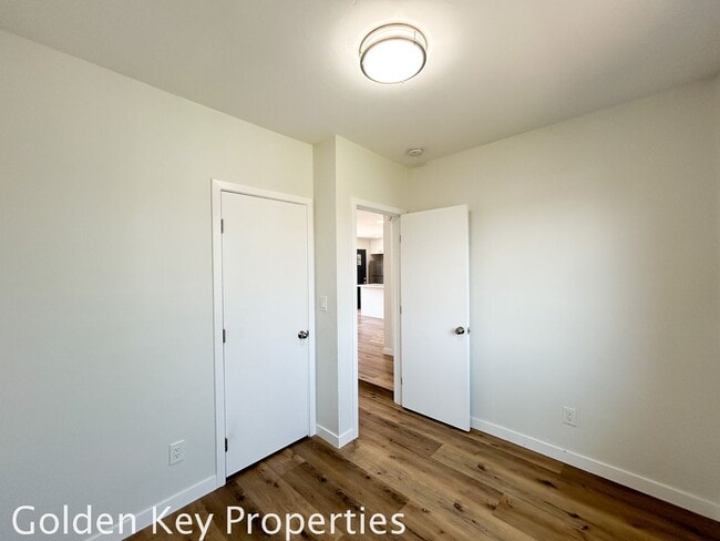 Building Photo - Welcome to your beautifully renovated single level attached home in the heart of Oceanside!