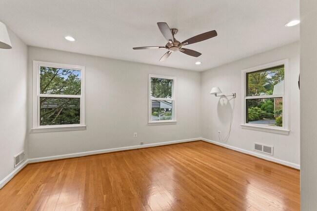 Building Photo - Discover this beautifully updated Colonial...