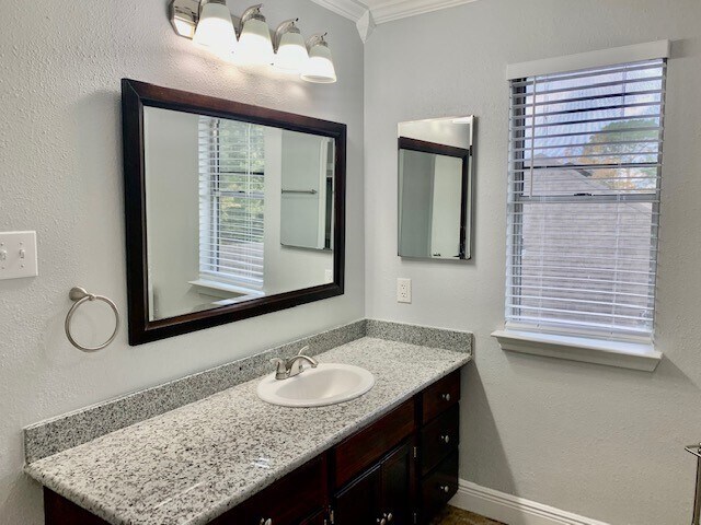 Building Photo - 2505 Overland Trail