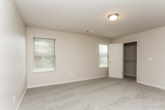Building Photo - 5205 Tew Ln SW