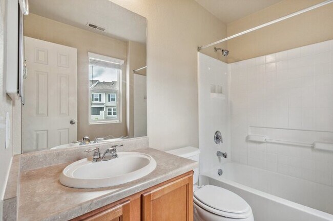 Building Photo - Well-Maintained 3-Bedroom Townhome with Central A/C and Open Layout