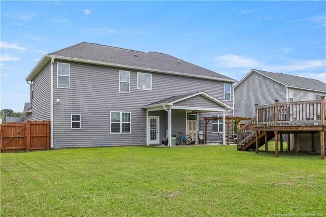 Building Photo - 221 Fountain Grove Dr