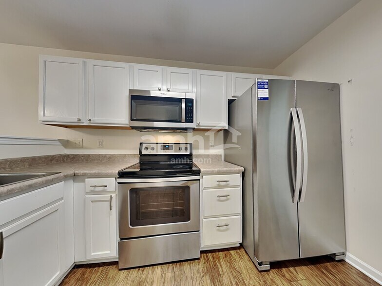 Building Photo - 7005 Sunman Rd