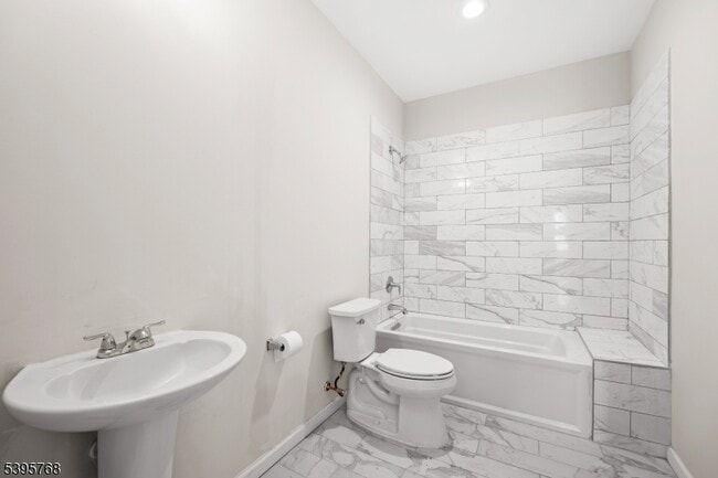 Building Photo - 176 Union Ave