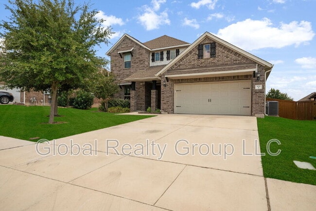 Building Photo - 812 Silver Fox
