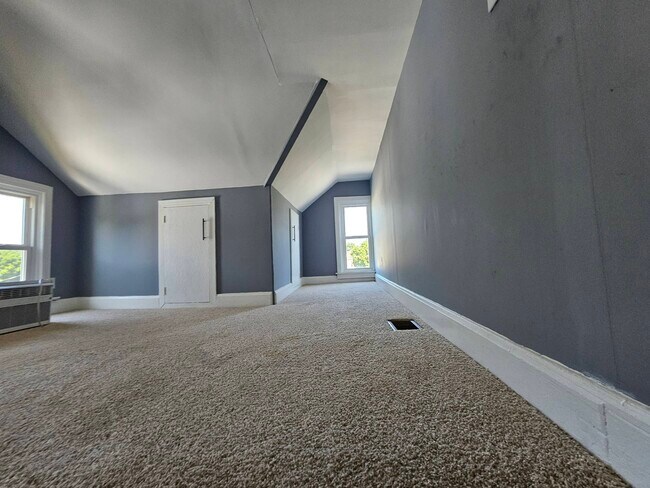 Building Photo - 526 Ridge St