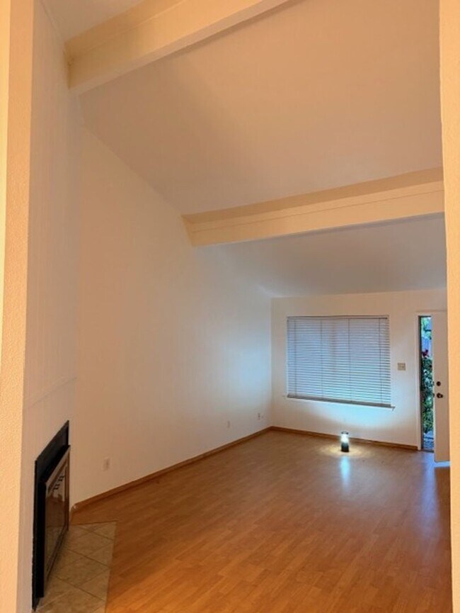 Building Photo - 3731-3733 Scallop Court