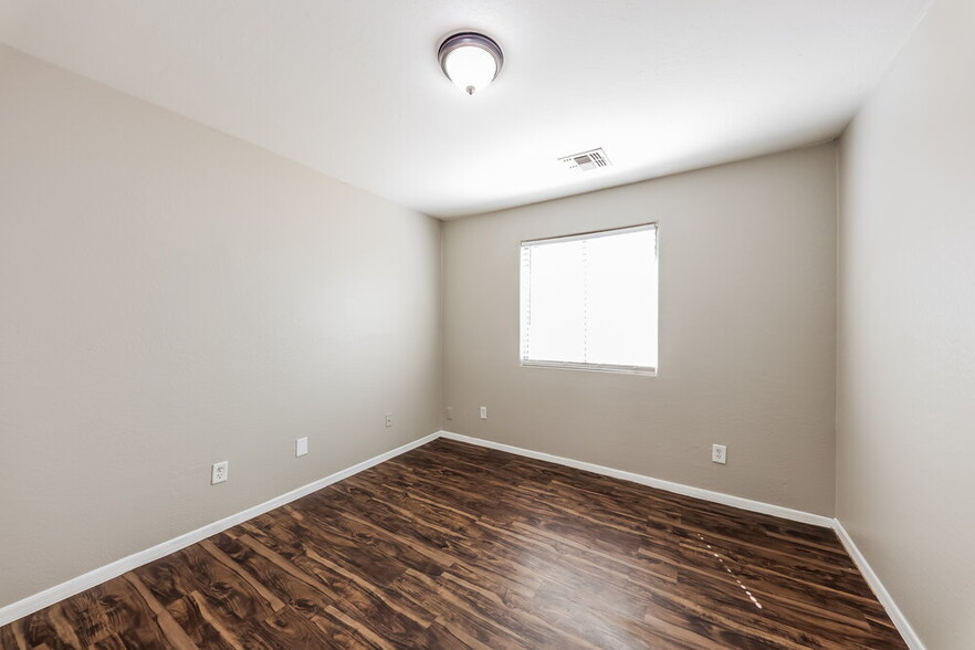 Building Photo - 2040 S 86th Ln
