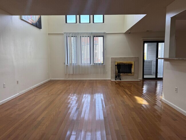 Building Photo - 819 Topsail Ln