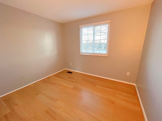 Building Photo - Newly Renovated 3 Bed 2.5 Bath Townhome With A Fenced Yard In Bannerwood Community