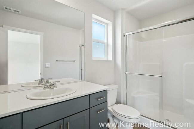 Building Photo - Modern & Spacious 3 BD* 2BA* Brand-New Sin...