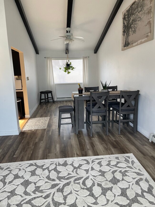 Building Photo - 595 McMullin Dr