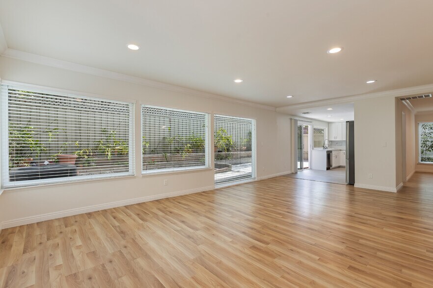 Building Photo - 10227 Autumn Leaf Cir