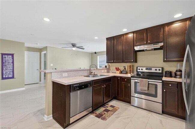 Building Photo - 1218 W Ocean View Ave