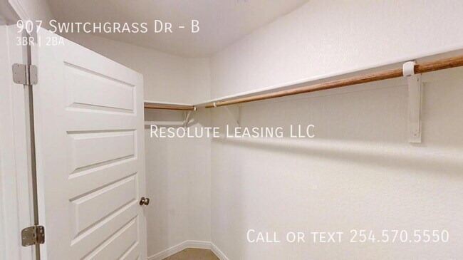 Building Photo - 907 Switchgrass Dr