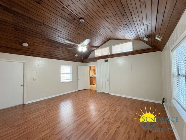Building Photo - Charming 4-Bedroom Home in Fantastic Neigh...