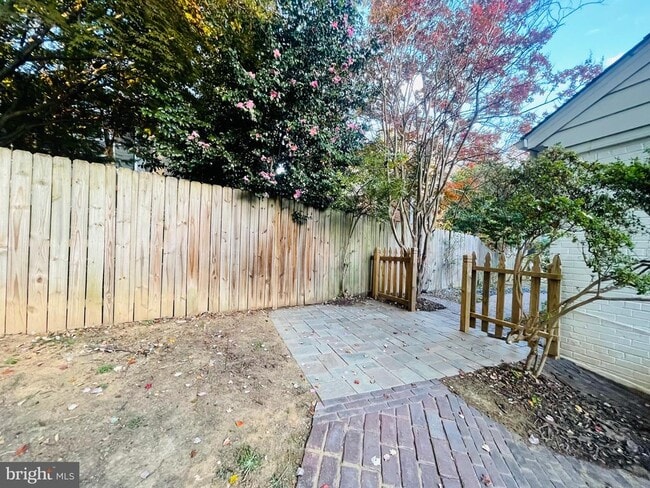 Building Photo - 8614 Ridge Rd